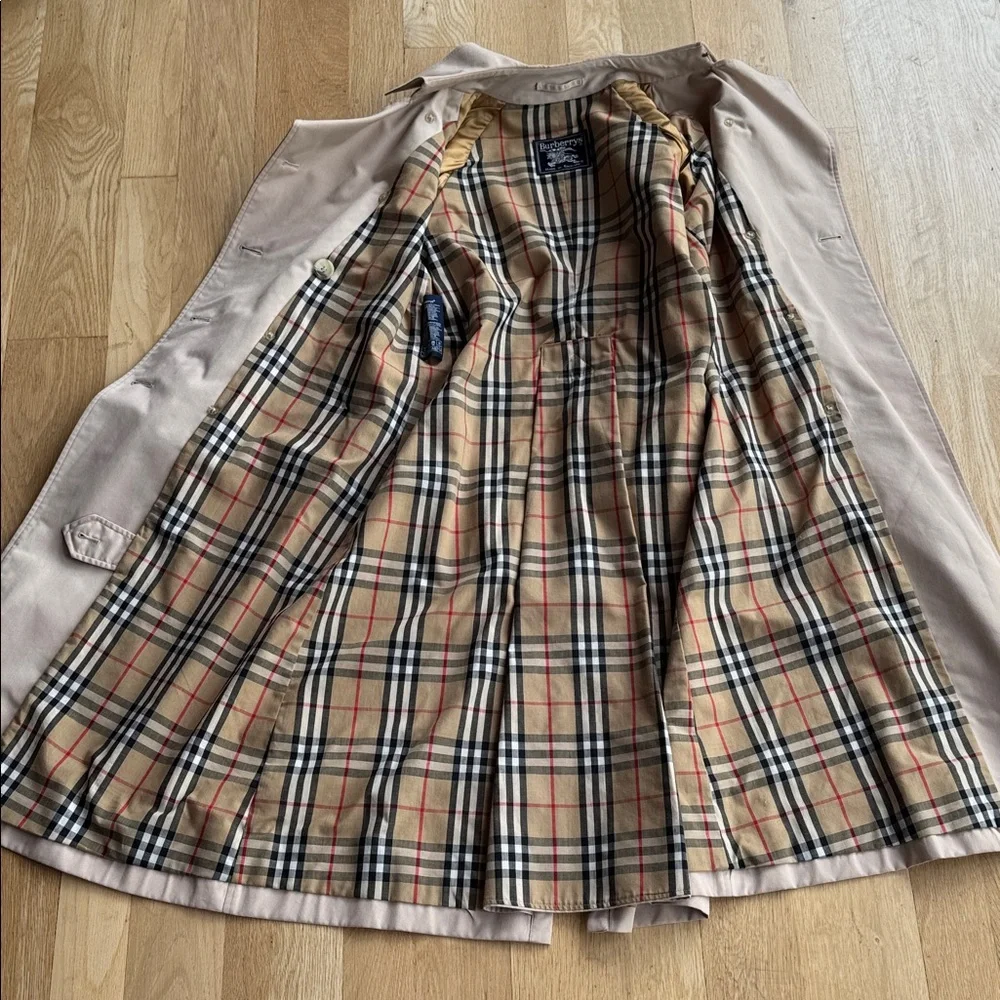Burberry’s Waterloo Harataige Classic Vintage Beige Trench Coat Women’s 42 long - Picture 8 of 16